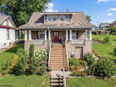 139 W Knotts Avenue, Grafton, WV 26354