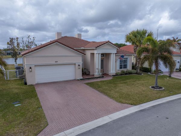 625 SW Long Key Court, Port St. Lucie, FL 34986