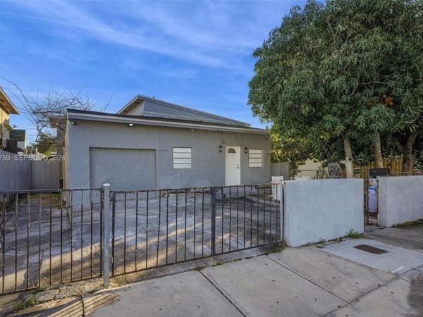 2104 NW 1St Ter , Miami, FL 33125