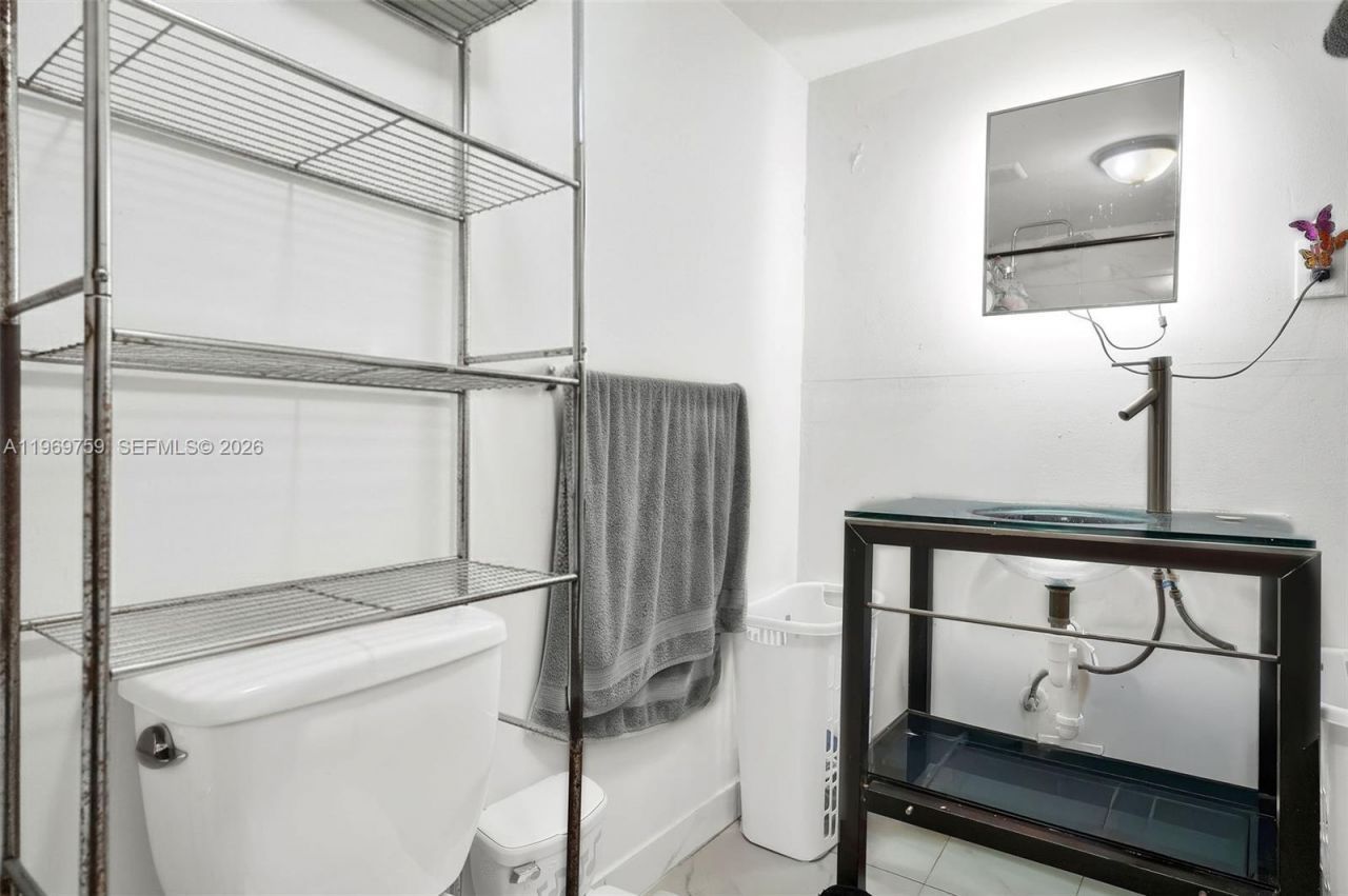 2104 NW 1st Ter, Miami, FL 33125 Photo