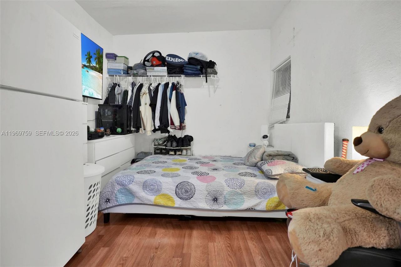 2104 NW 1st Ter, Miami, FL 33125 Photo