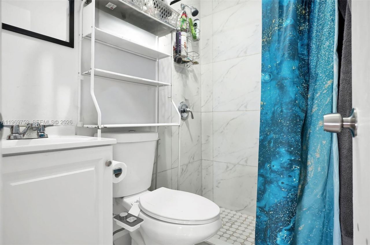 2104 NW 1st Ter, Miami, FL 33125 Photo