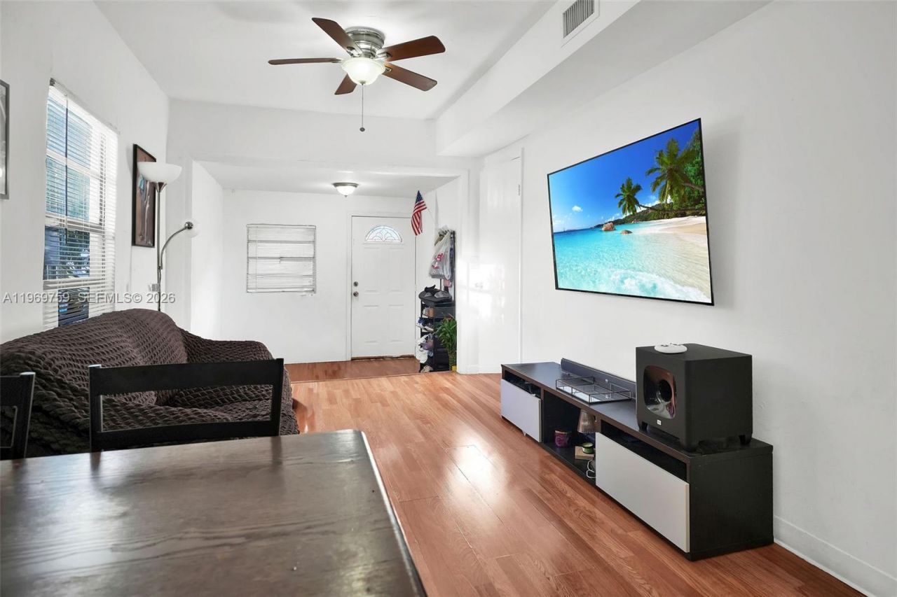 2104 NW 1st Ter, Miami, FL 33125 Photo