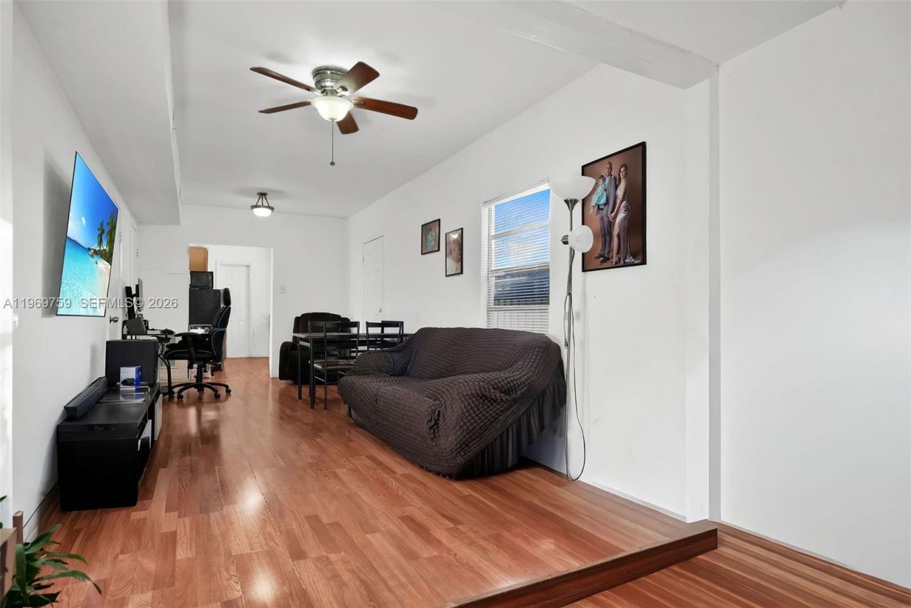 2104 NW 1st Ter, Miami, FL 33125 Photo