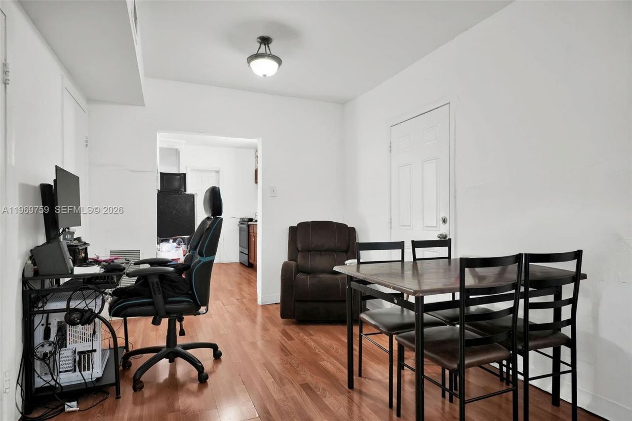 2104 NW 1st Ter, Miami, FL 33125 Photo