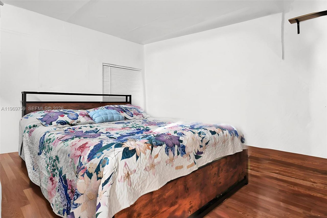 2104 NW 1st Ter, Miami, FL 33125 Photo