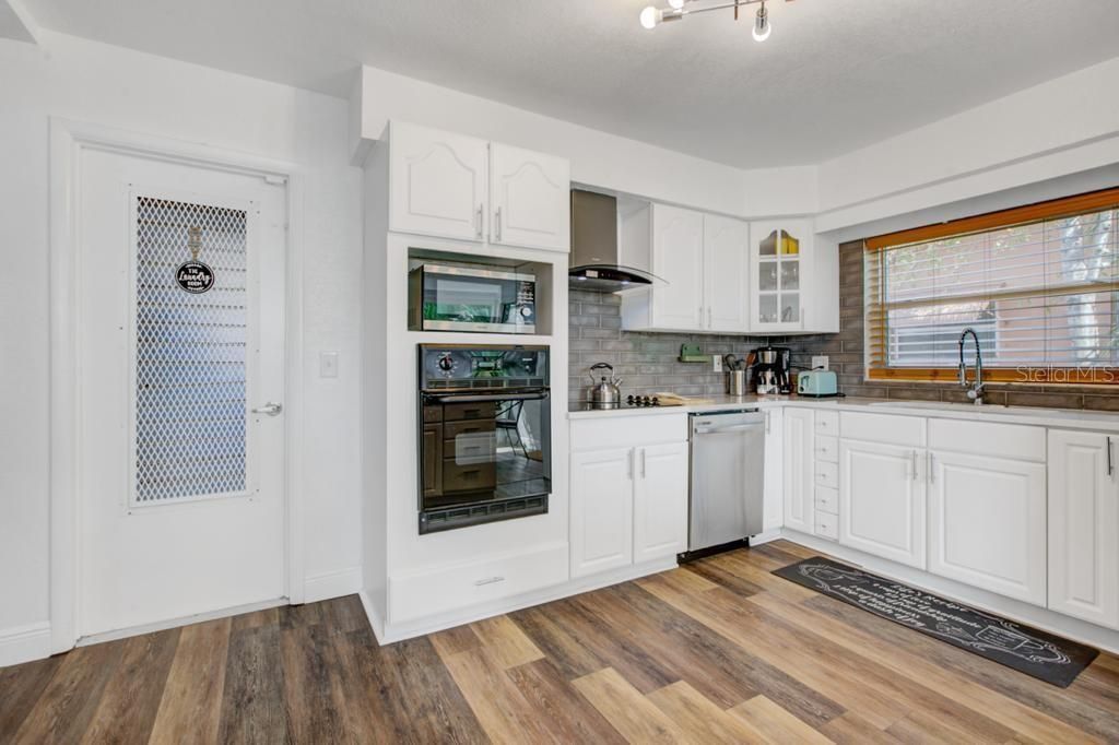 2121 Greenbriar Boulevard, Clearwater, FL 33763 Photo