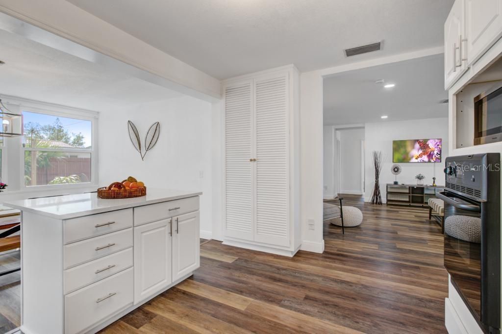 2121 Greenbriar Boulevard, Clearwater, FL 33763 Photo