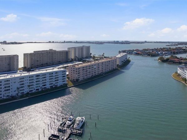 6025 SHORE BOULEVARD S, Unit 110, GULFPORT, FL 33707