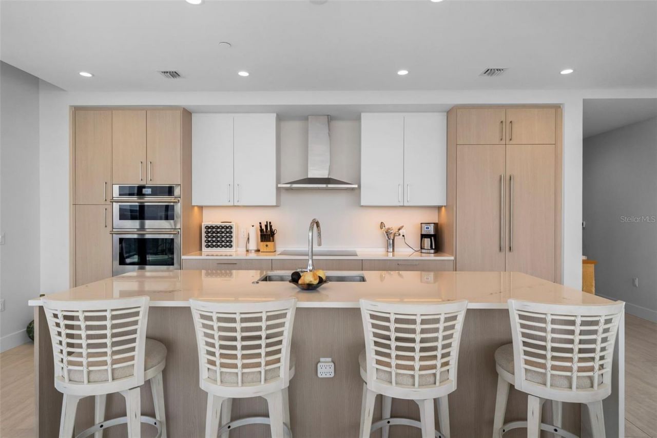 275 1st Avenue S, Unit 2206, Saint Petersburg, FL 33701 Photo