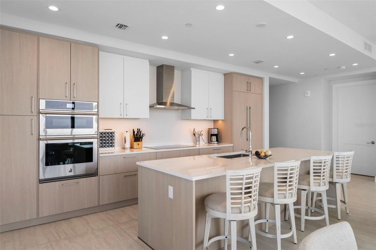 275 1st Avenue S, Unit 2206, Saint Petersburg, FL 33701 Photo