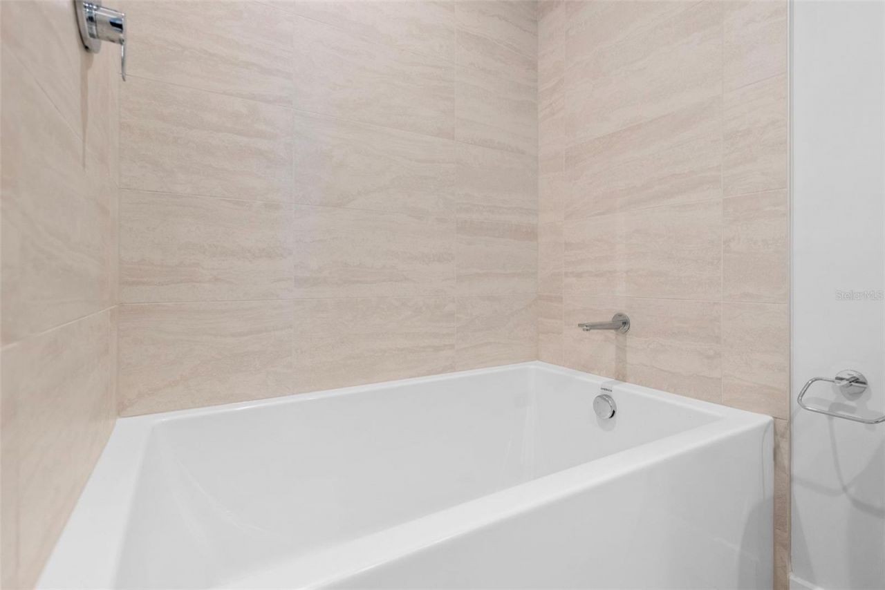 275 1st Avenue S, Unit 2206, Saint Petersburg, FL 33701 Photo