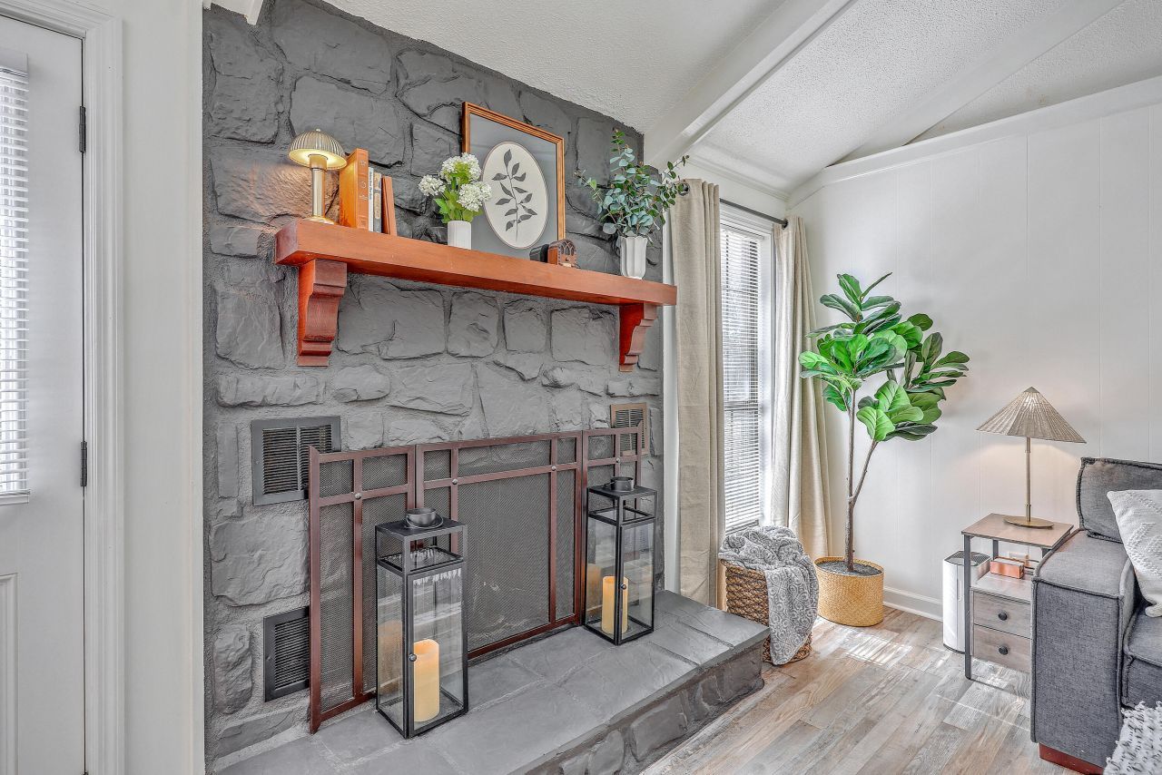 205 Kentucky Drive Photo 10