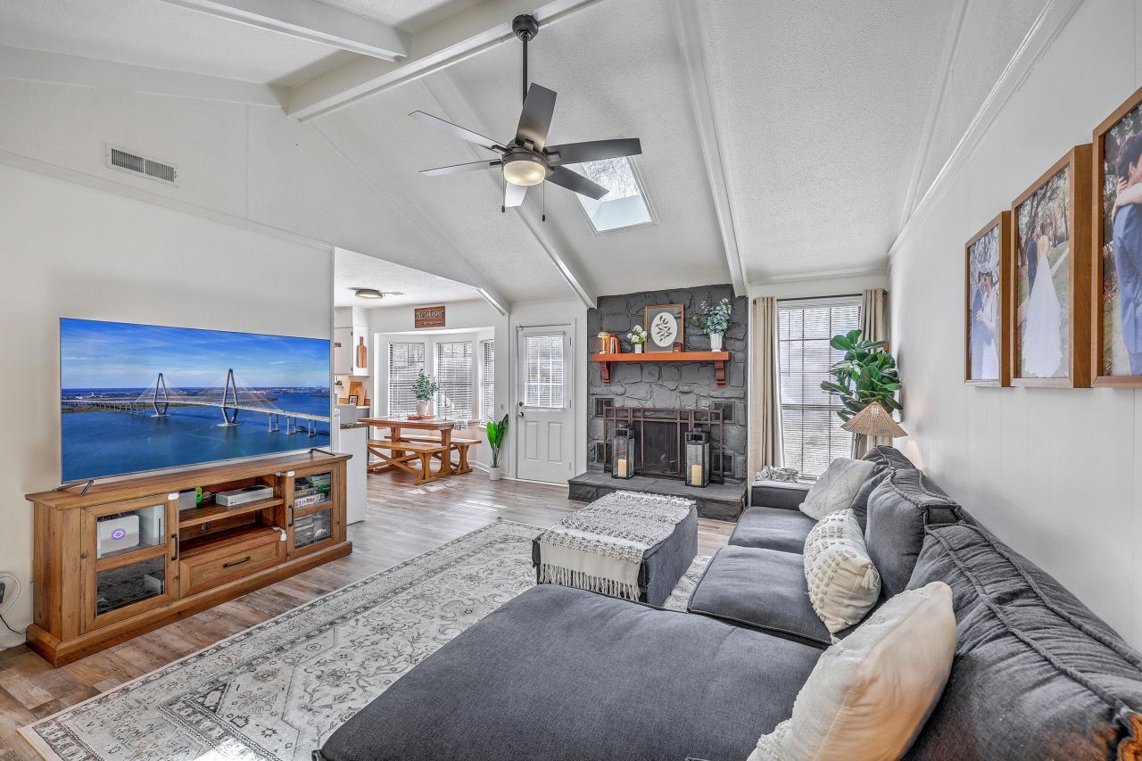 205 Kentucky Drive Photo 11