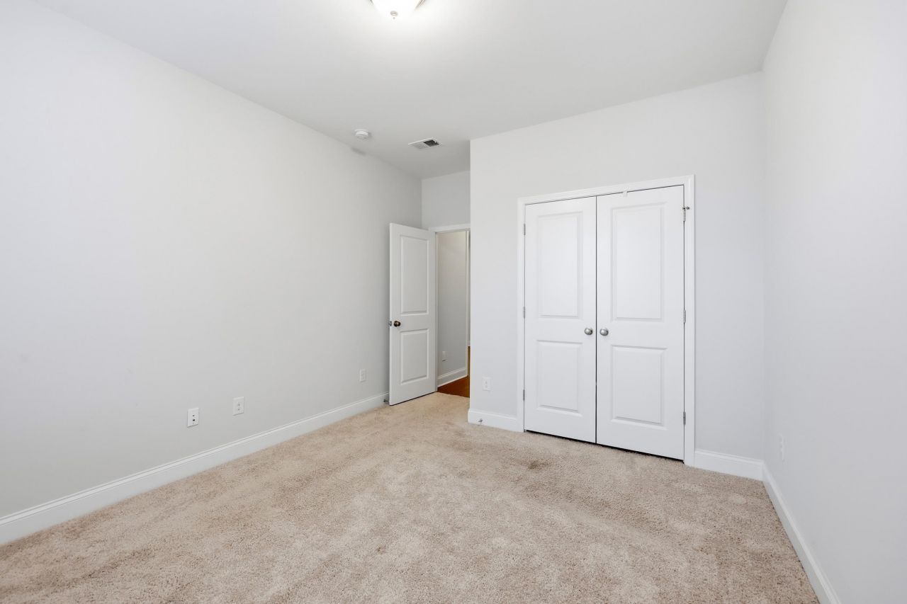 6204 Chadderton Circle Photo 8