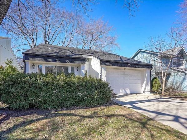 6606 Earnshaw Street, Shawnee, KS 66216