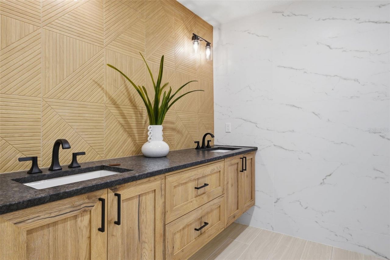 501 65th Street, Holmes Beach, FL 34217 Photo