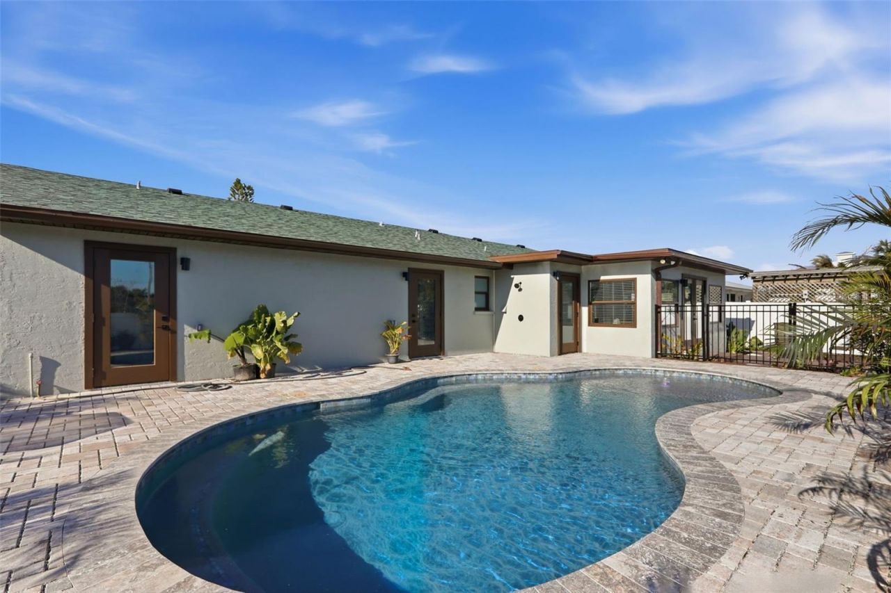 501 65th Street, Holmes Beach, FL 34217 Photo