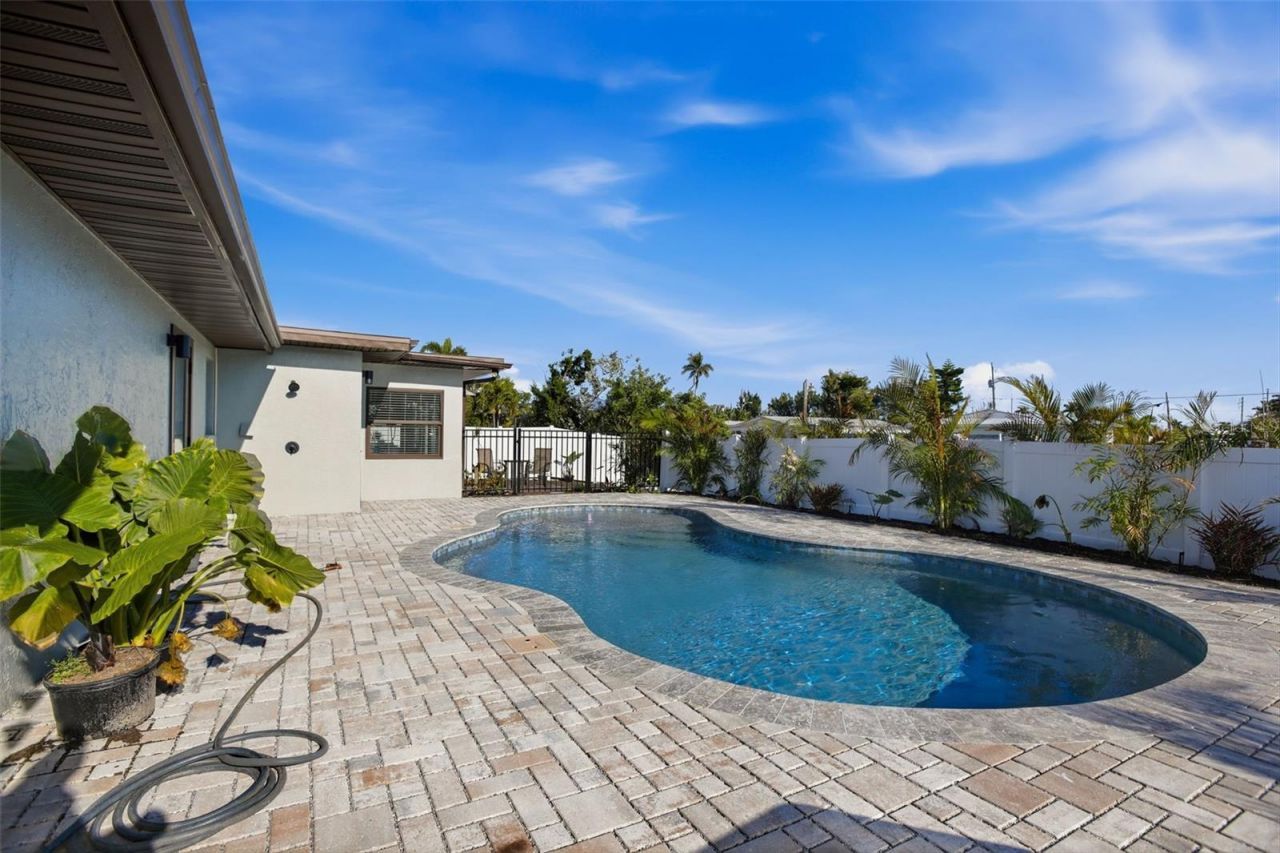 501 65th Street, Holmes Beach, FL 34217 Photo