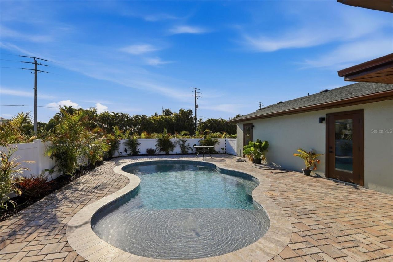 501 65th Street, Holmes Beach, FL 34217 Photo