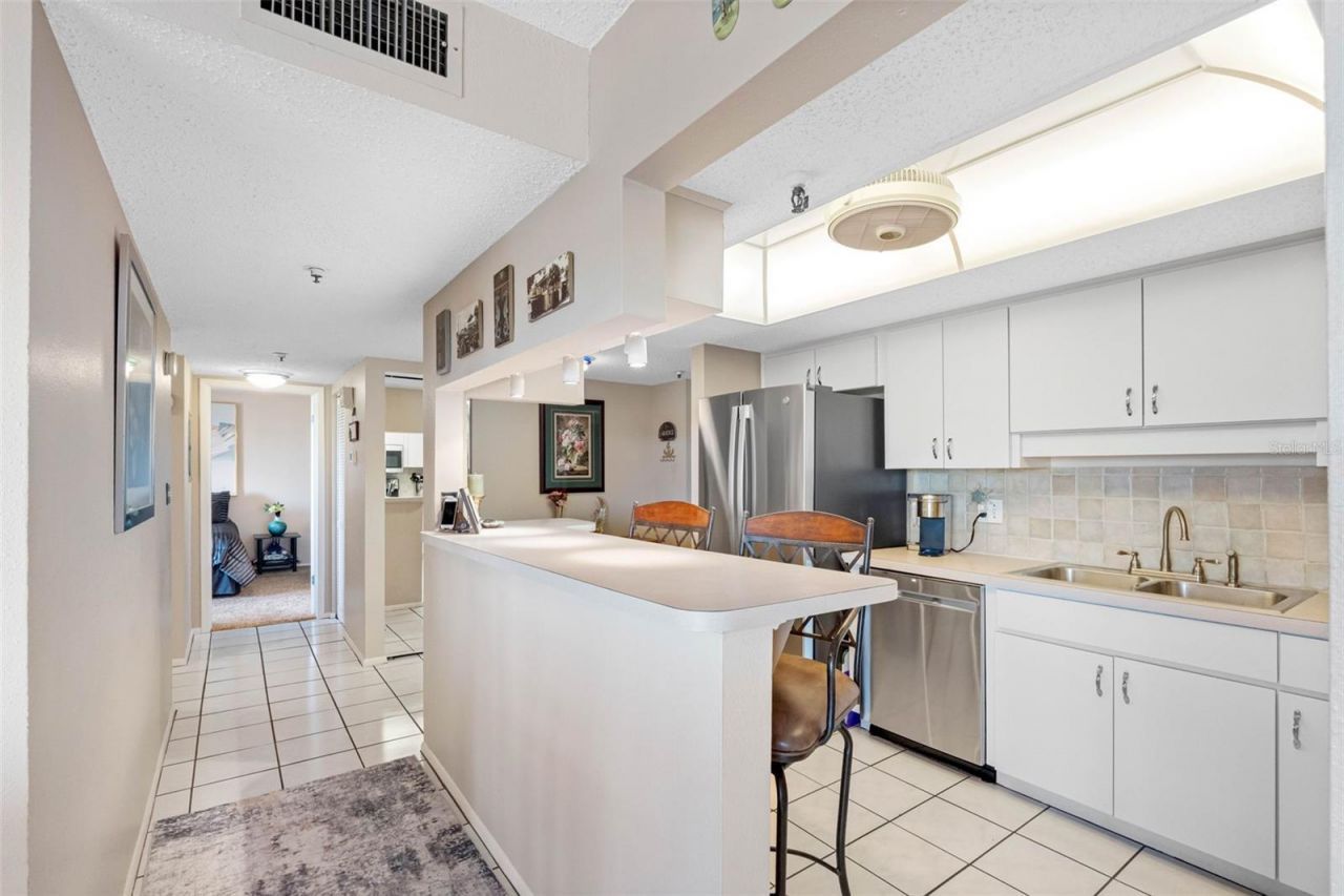 7430 Sunshine Skyway Lane S, Unit 406, Saint Petersburg, FL 33711 Photo