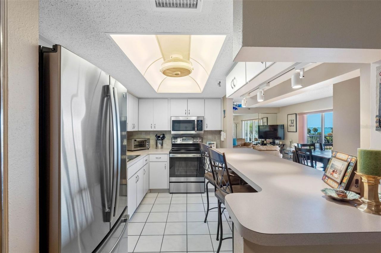 7430 Sunshine Skyway Lane S, Unit 406, Saint Petersburg, FL 33711 Photo