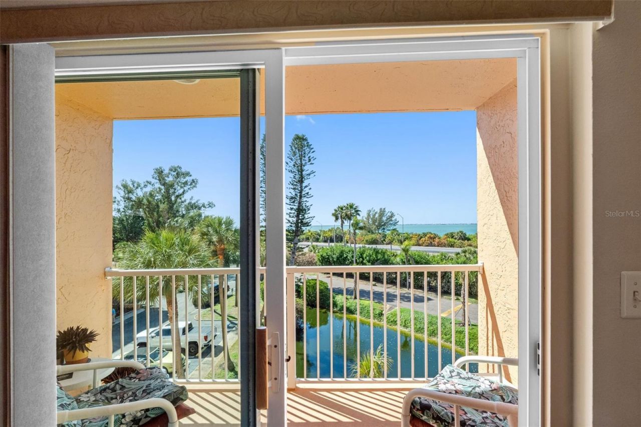 7430 Sunshine Skyway Lane S, Unit 406, Saint Petersburg, FL 33711 Photo