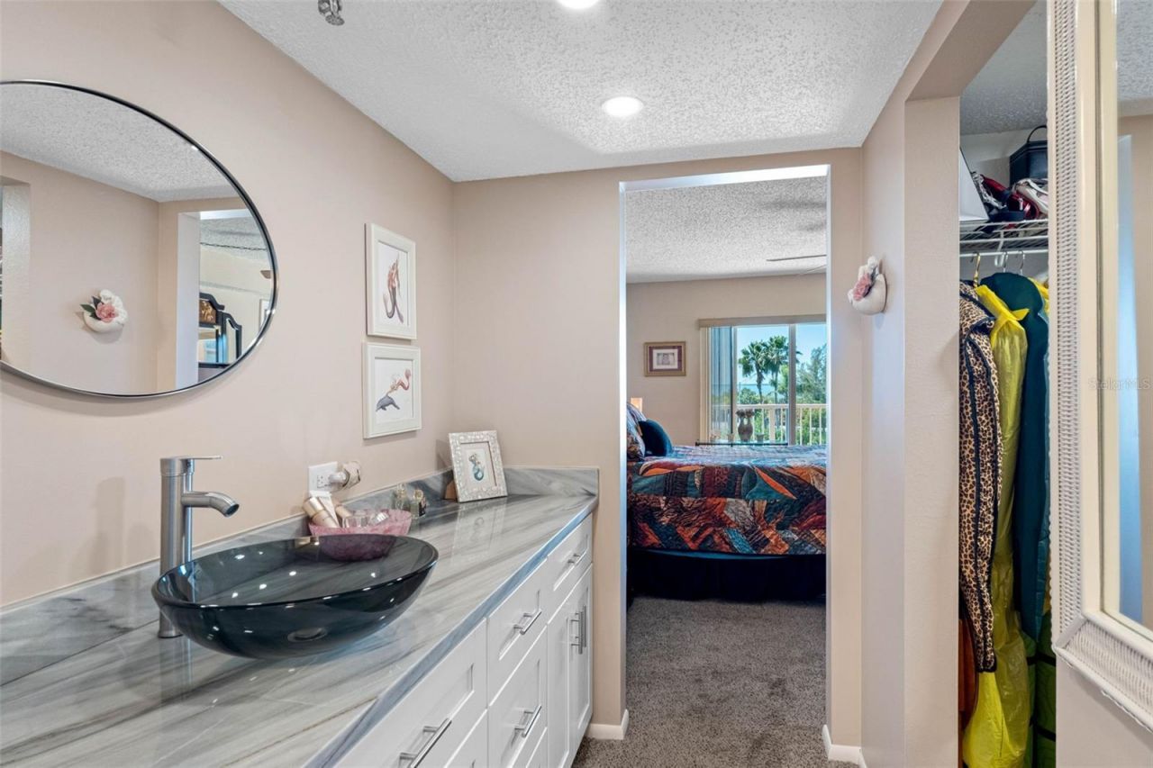 7430 Sunshine Skyway Lane S, Unit 406, Saint Petersburg, FL 33711 Photo