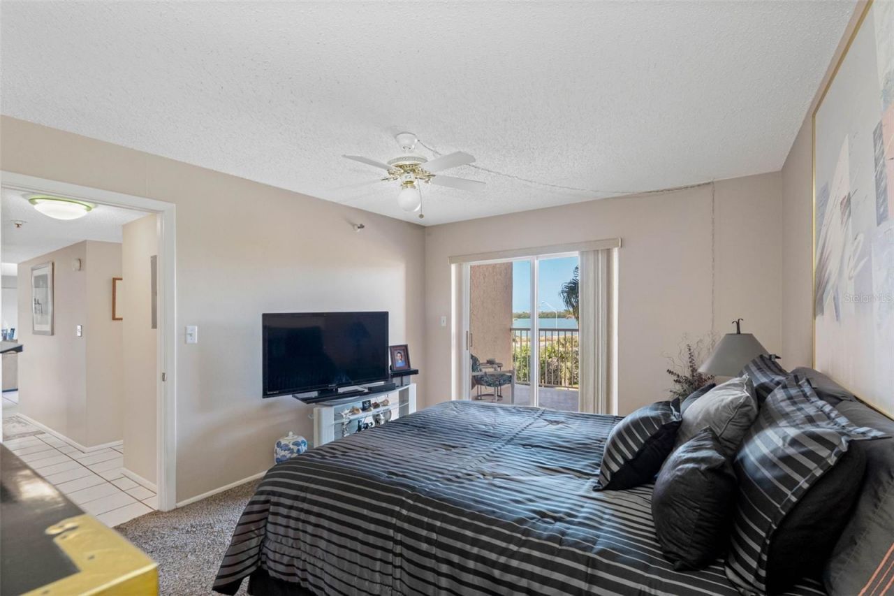 7430 Sunshine Skyway Lane S, Unit 406, Saint Petersburg, FL 33711 Photo