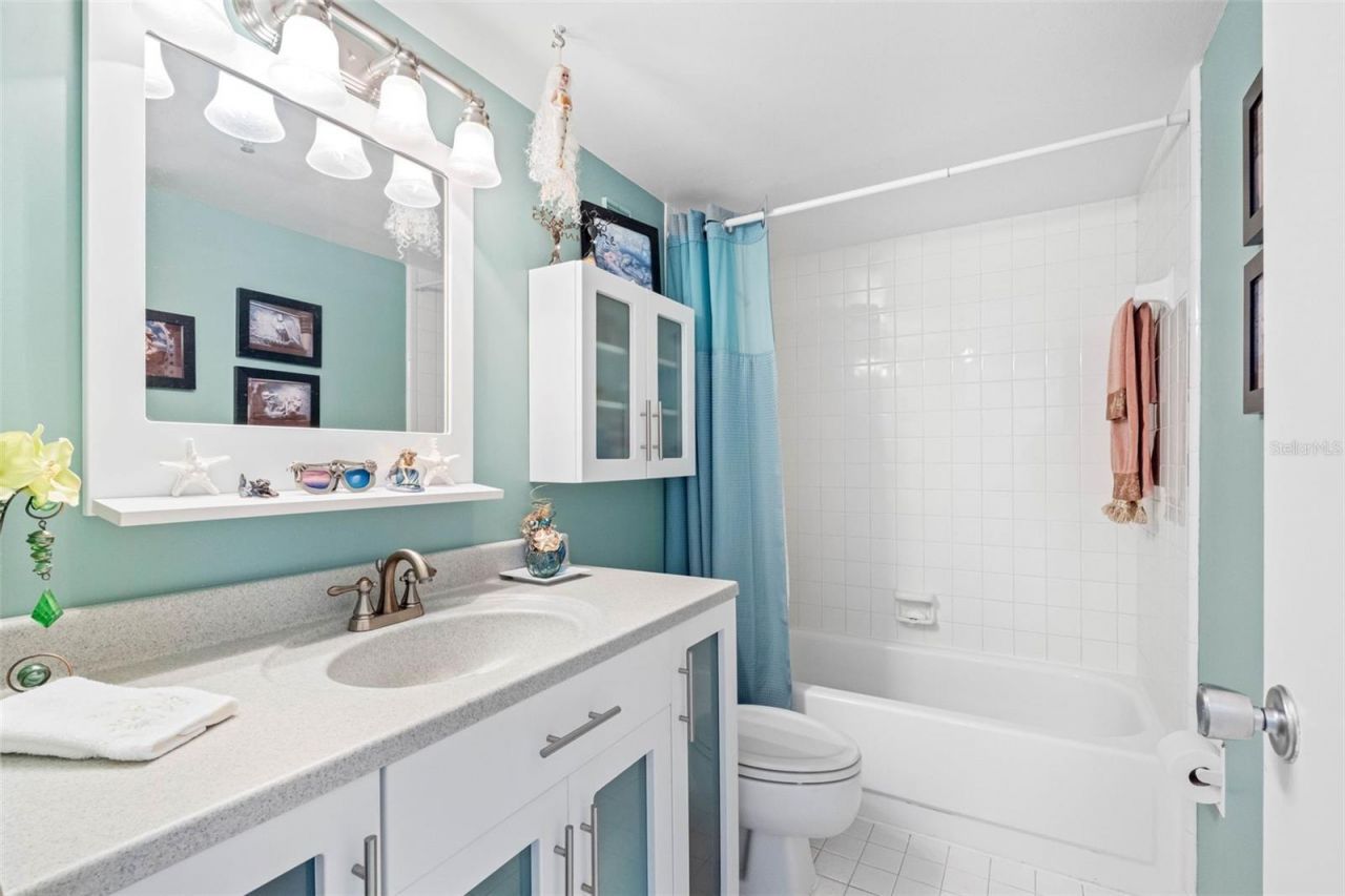 7430 Sunshine Skyway Lane S, Unit 406, Saint Petersburg, FL 33711 Photo