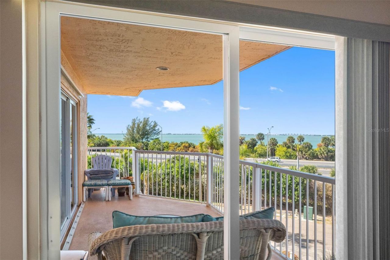 7430 Sunshine Skyway Lane S, Unit 406, Saint Petersburg, FL 33711 Photo