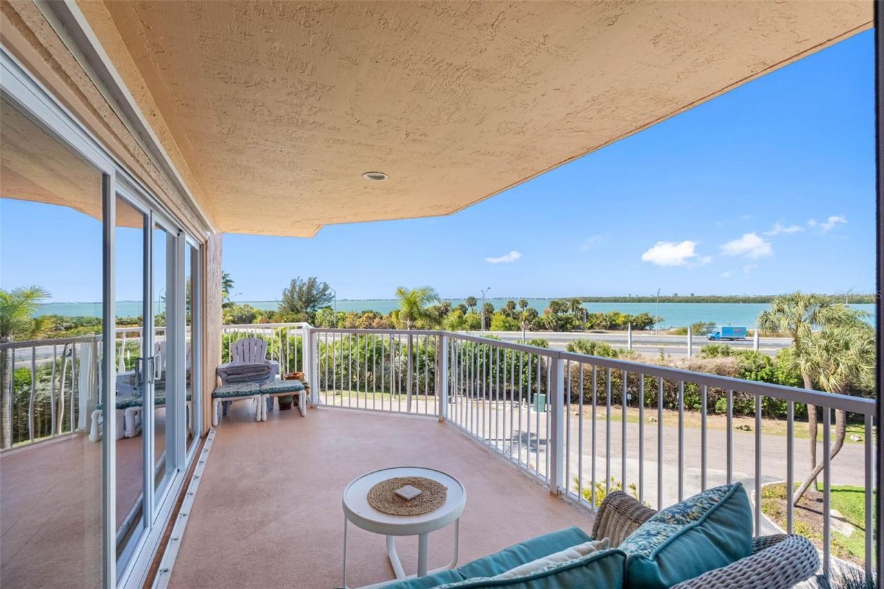 7430 Sunshine Skyway Lane S, Unit 406, Saint Petersburg, FL 33711 Photo