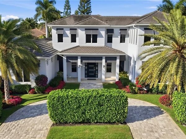 725 Harbour DR , NAPLES, FL 34103