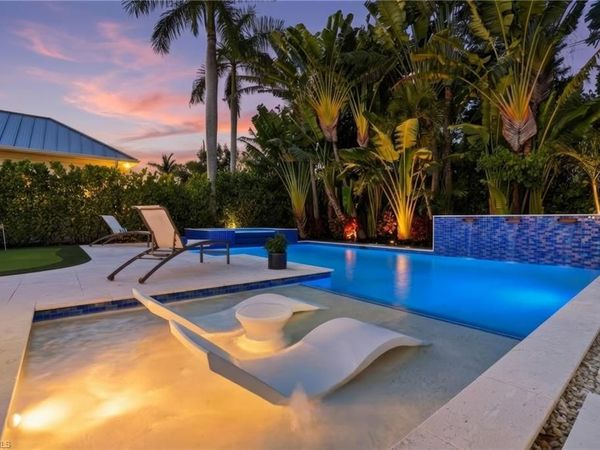 725 Harbour DR, NAPLES, FL 34103