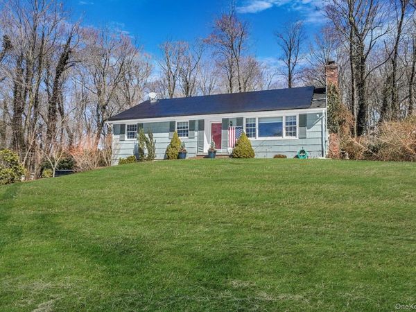 109 Quaker Path, Stony Brook, NY 11790