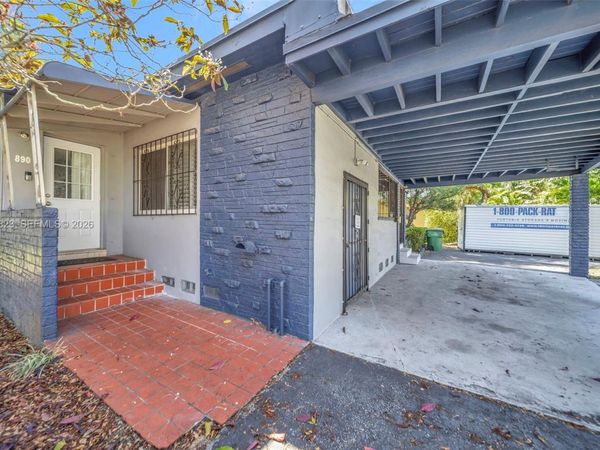 890 NE 138th St, North Miami, FL 33161