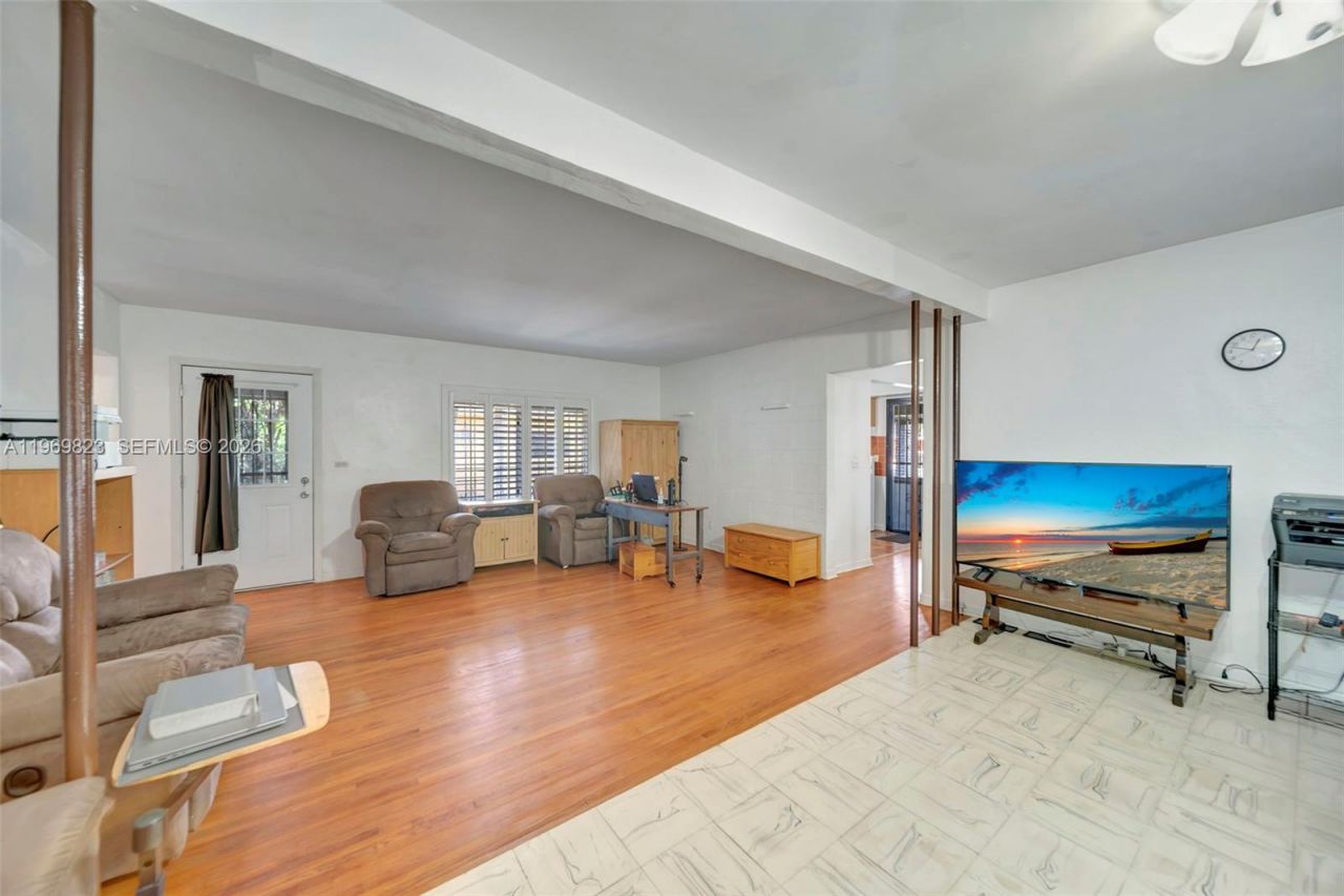 890 NE 138th St, North Miami, FL 33161 Photo