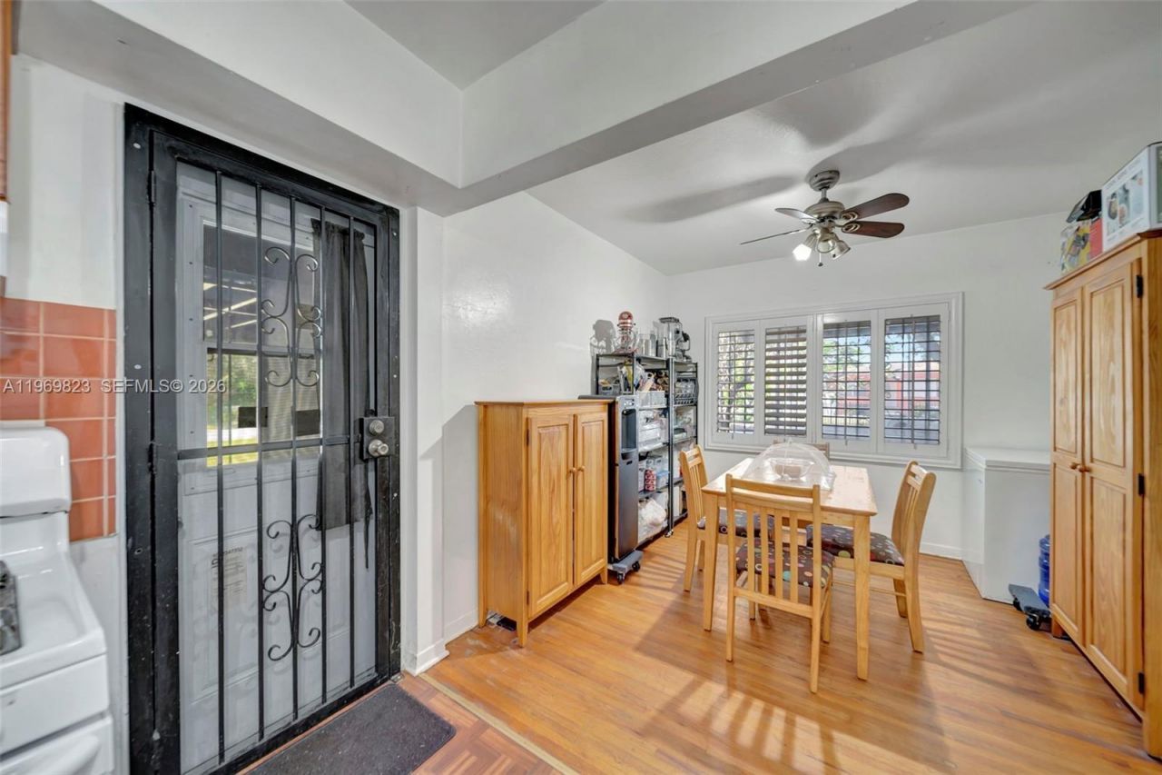 890 NE 138th St, North Miami, FL 33161 Photo