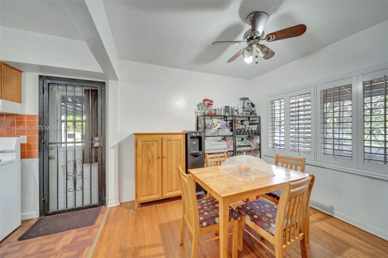 890 NE 138th St, North Miami, FL 33161 Photo