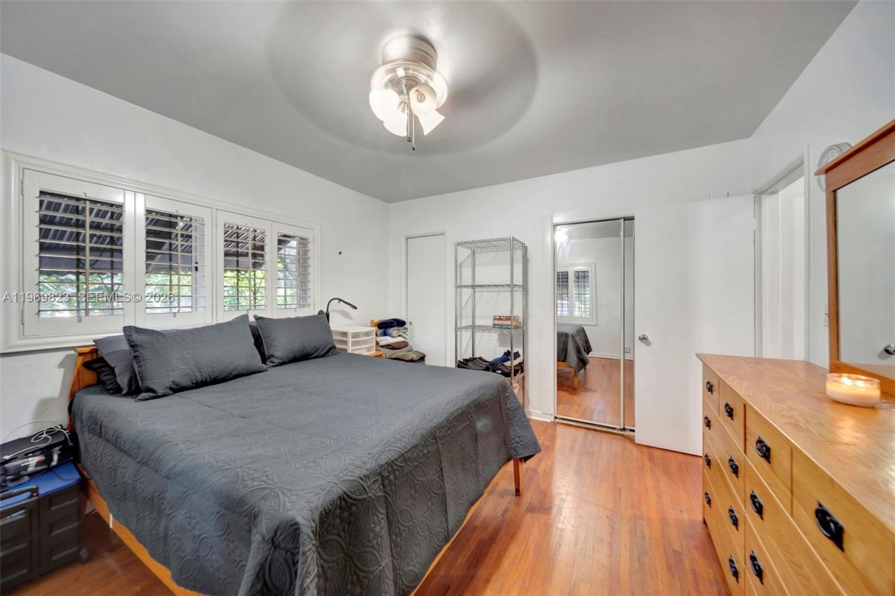 890 NE 138th St, North Miami, FL 33161 Photo