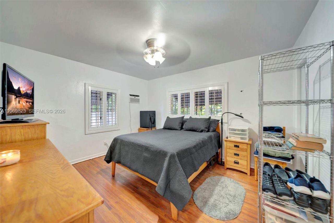 890 NE 138th St, North Miami, FL 33161 Photo