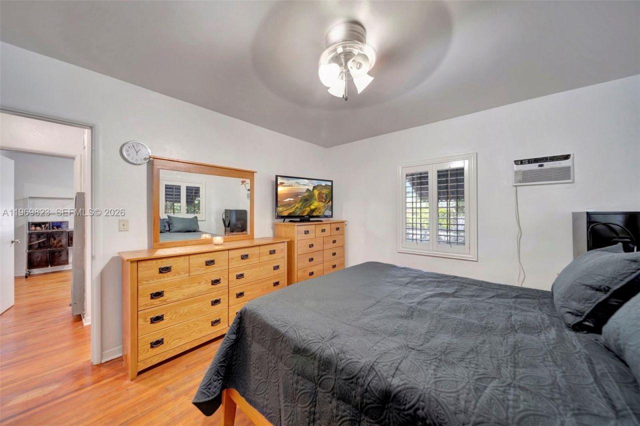 890 NE 138th St, North Miami, FL 33161 Photo