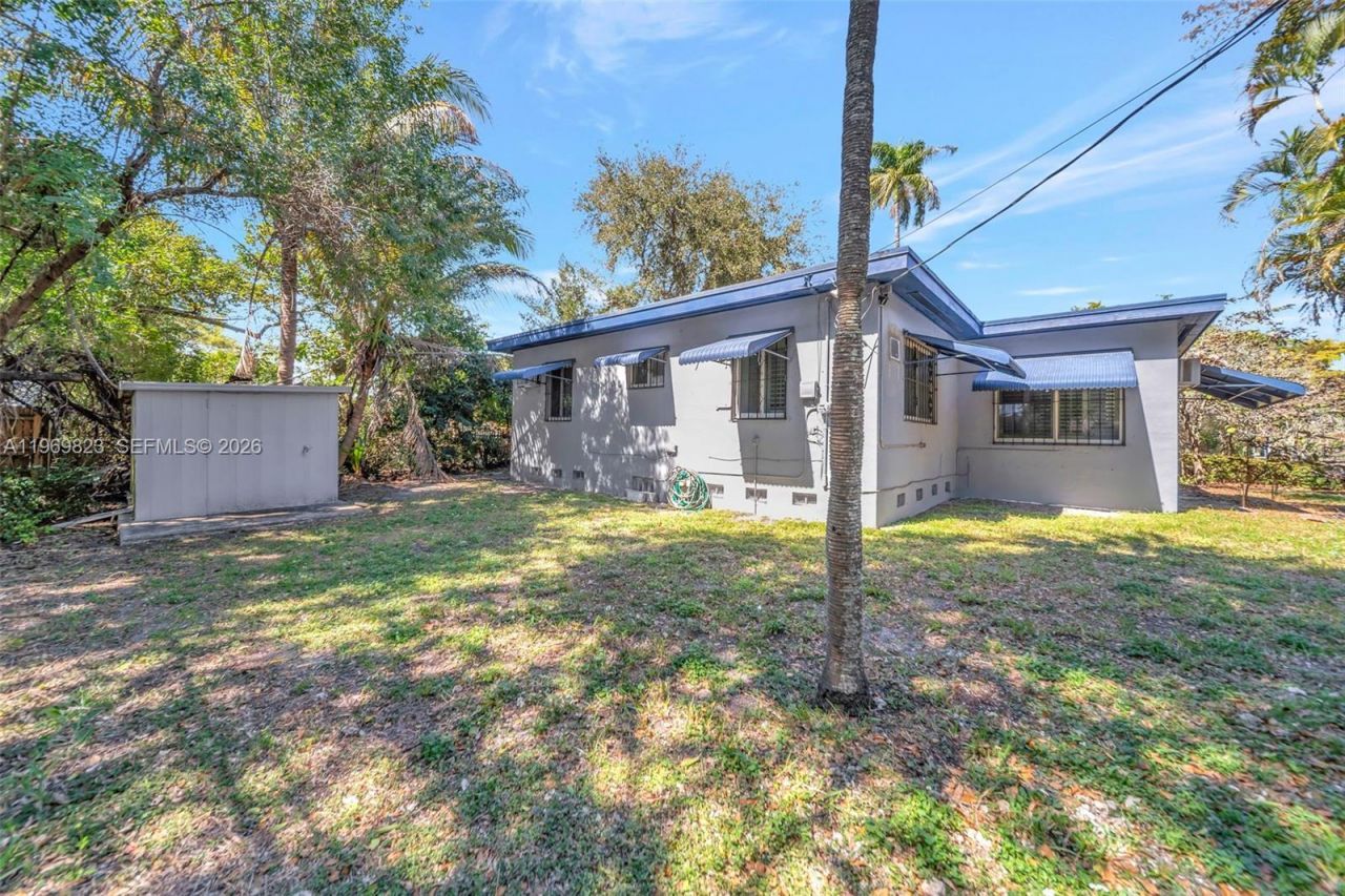 890 NE 138th St, North Miami, FL 33161 Photo