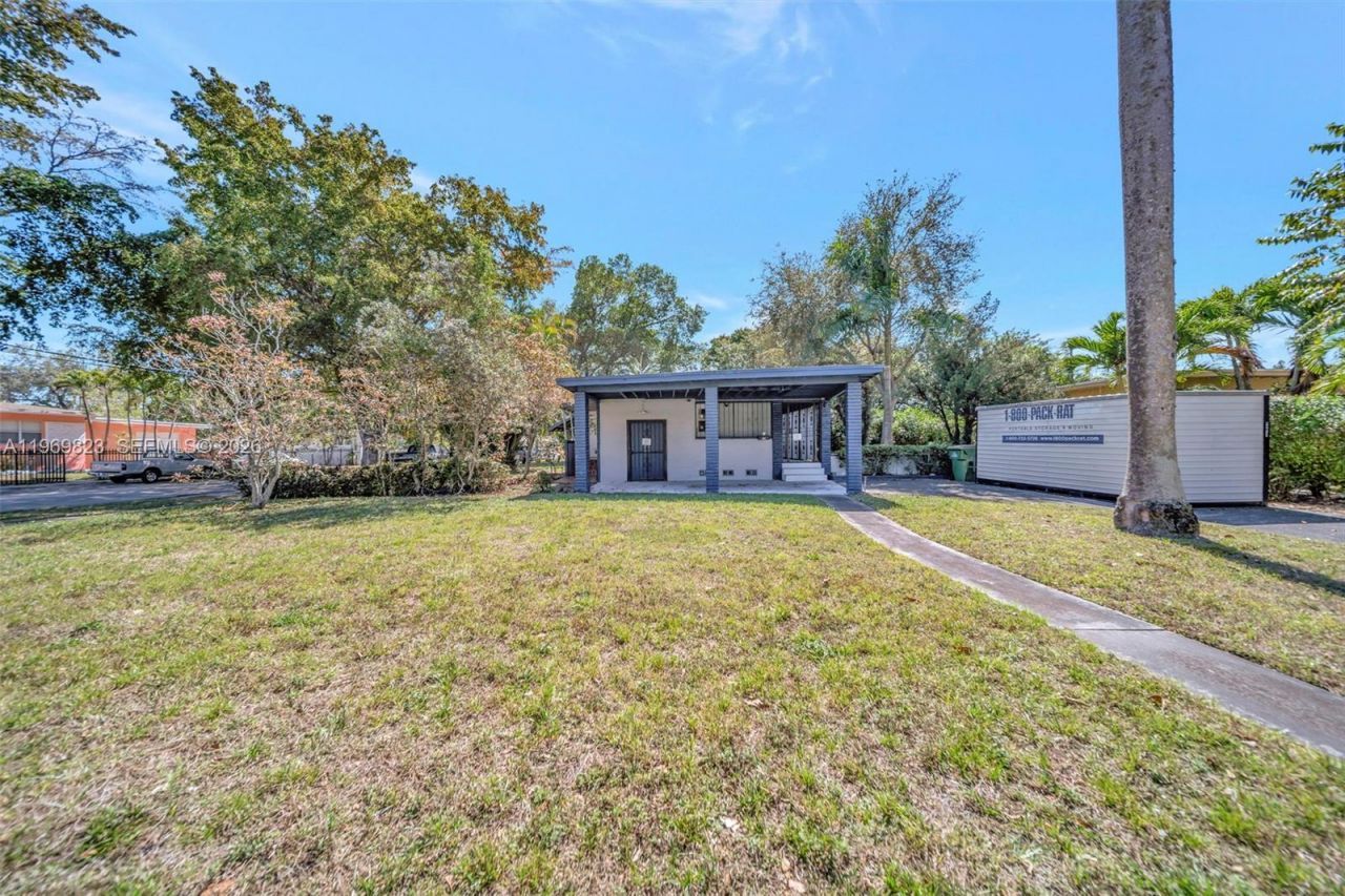 890 NE 138th St, North Miami, FL 33161 Photo
