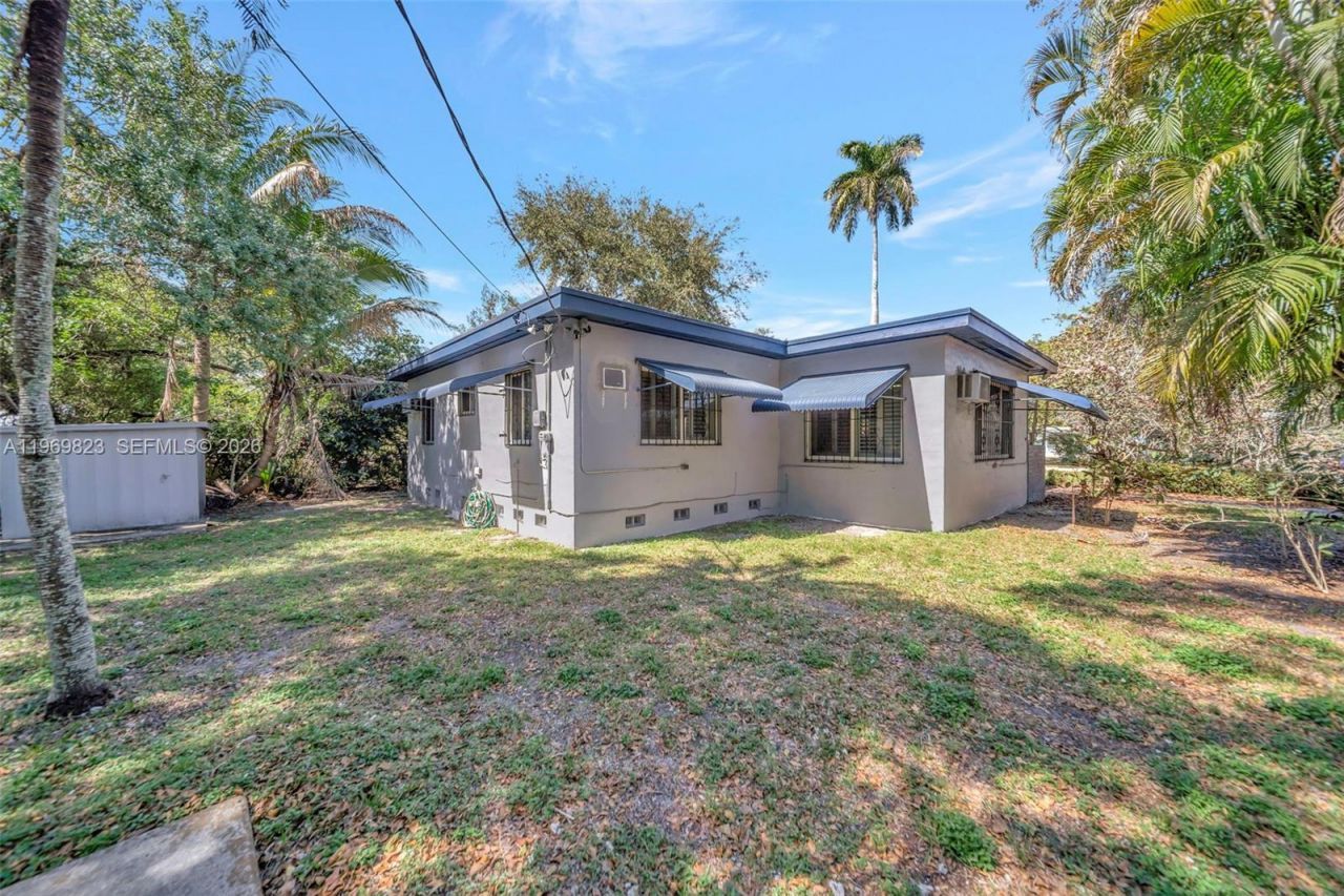 890 NE 138th St, North Miami, FL 33161 Photo