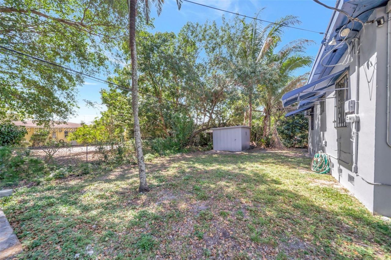 890 NE 138th St, North Miami, FL 33161 Photo