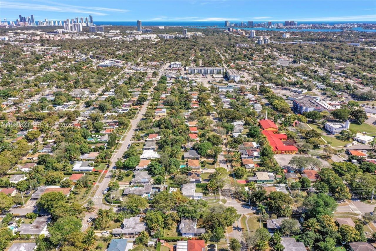 890 NE 138th St, North Miami, FL 33161 Photo