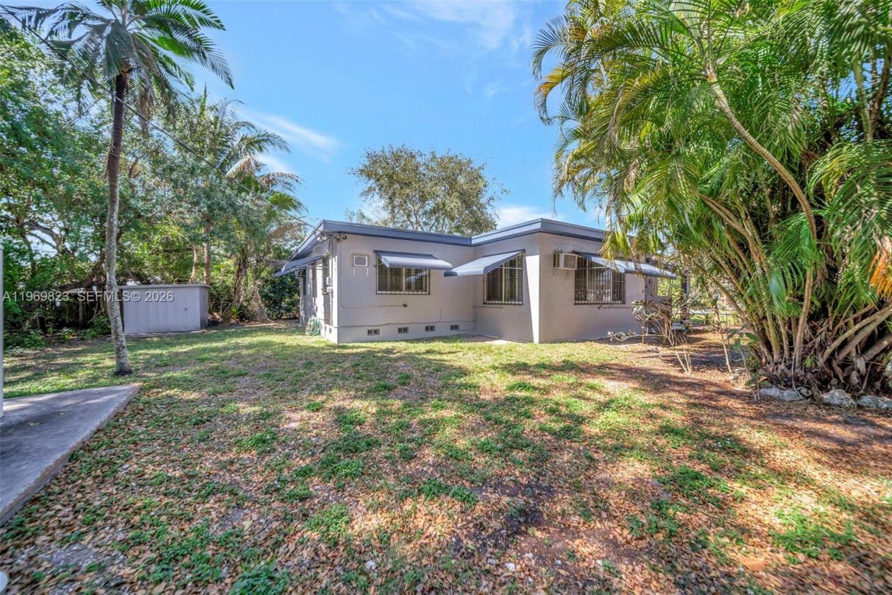 890 NE 138th St, North Miami, FL 33161 Photo