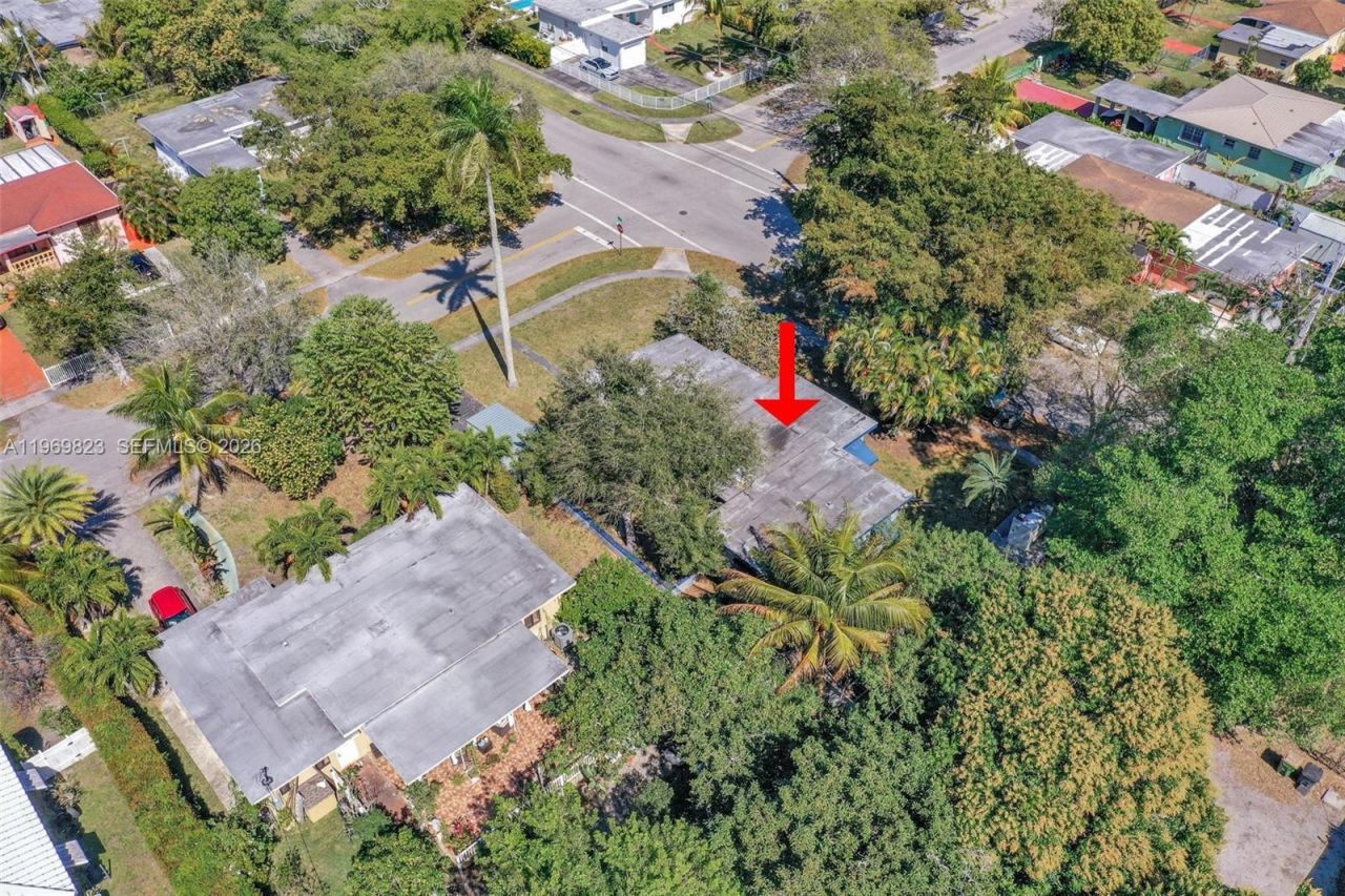 890 NE 138th St, North Miami, FL 33161 Photo