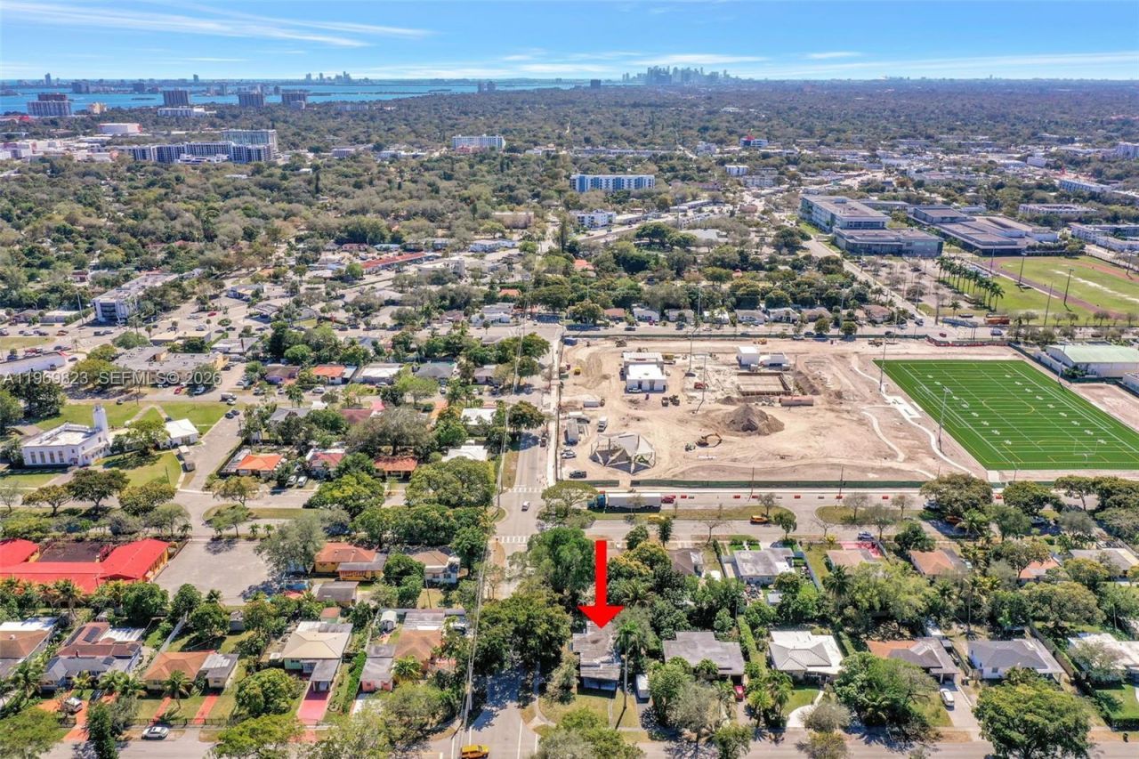 890 NE 138th St, North Miami, FL 33161 Photo